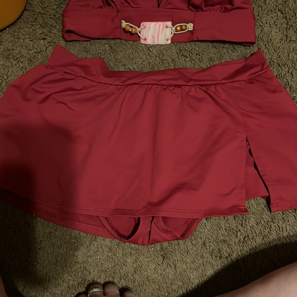 Maroon bikini - Picture 2 of 8